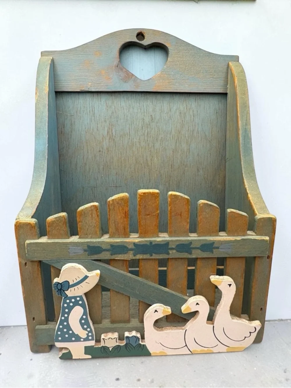 VTG Wooden Wall Mounted Key & Letter Holder w/ Sunbonnet Sue & Geese Wall Pocket